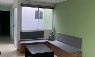 RENTA DE CASA AMUEBLADA  3 RECAMARAS EN HACIENDA VIÑEDOS  SALIDA LEON SILAO