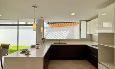 Casa en Venta sin adosar, Por Estrenar, Tumbaco, Ecuador.