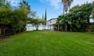 Deslumbrante y lujosa casa frente al lago, con concesion de zona federal, conocela!