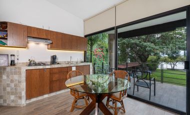 Deslumbrante y lujosa casa frente al lago, con concesion de zona federal, conocela!