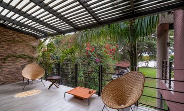 Deslumbrante y lujosa casa frente al lago, con concesion de zona federal, conocela!