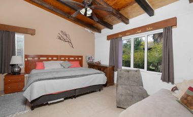 Deslumbrante y lujosa casa frente al lago, con concesion de zona federal, conocela!