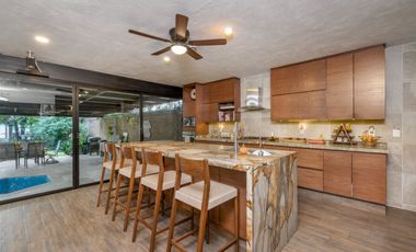 Deslumbrante y lujosa casa frente al lago, con concesion de zona federal, conocela!