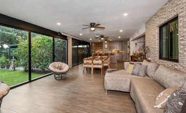 Deslumbrante y lujosa casa frente al lago, con concesion de zona federal, conocela!