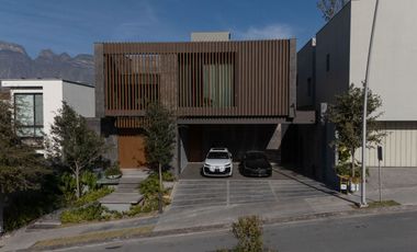 Residencia en Venta de Autor con Vista a La Huasteca · Cordillera