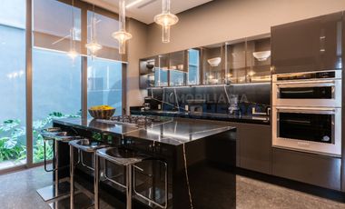 Residencia en Venta de Autor con Vista a La Huasteca · Cordillera