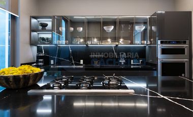 Residencia en Venta de Autor con Vista a La Huasteca · Cordillera