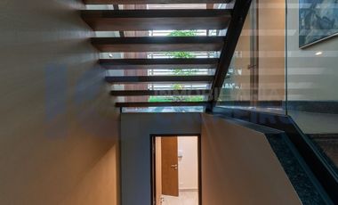 Residencia en Venta de Autor con Vista a La Huasteca · Cordillera