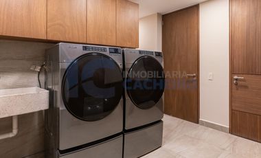 Residencia en Venta de Autor con Vista a La Huasteca · Cordillera