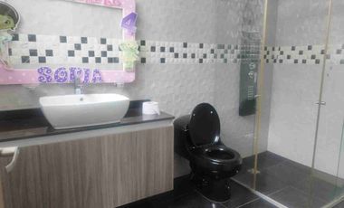 VENDO HERMOSA CASA EN FUSAGASUGA CAMBULOS DE TRES PLANTAS.