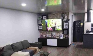 VENDO HERMOSA CASA EN FUSAGASUGA CAMBULOS DE TRES PLANTAS.