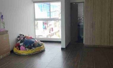 VENDO HERMOSA CASA EN FUSAGASUGA CAMBULOS DE TRES PLANTAS.