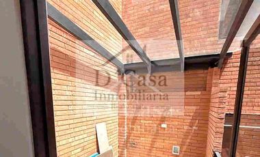 AVENIDA 24 DE MAYO - CASA DE VENTA EN CUENCA POR ESTRENAR