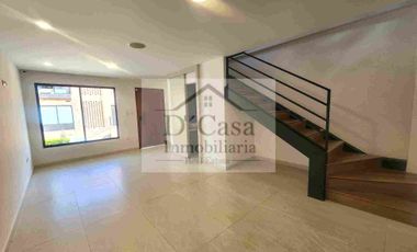 AVENIDA 24 DE MAYO - CASA DE VENTA EN CUENCA POR ESTRENAR