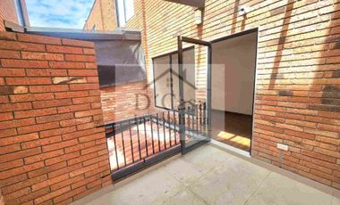 AVENIDA 24 DE MAYO - CASA DE VENTA EN CUENCA POR ESTRENAR