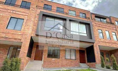 AVENIDA 24 DE MAYO - CASA DE VENTA EN CUENCA POR ESTRENAR