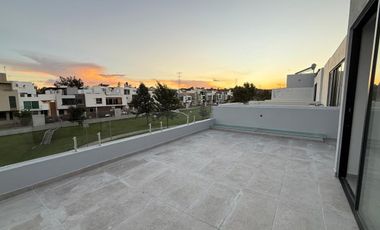 Casa en venta en coto Cerezo Valle Imperial