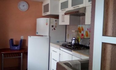 Recámara amueblada para dama en Valle Dorado