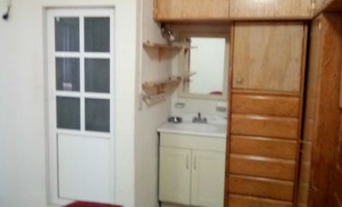 Recámara amueblada para dama en Valle Dorado