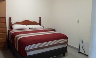 Recámara amueblada para dama en Valle Dorado