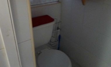 Recámara amueblada para dama en Valle Dorado