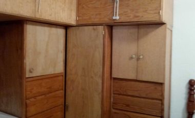 Recámara amueblada para dama en Valle Dorado