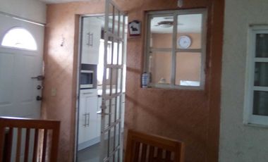 Recámara amueblada para dama en Valle Dorado