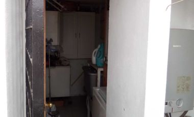 Recámara amueblada para dama en Valle Dorado