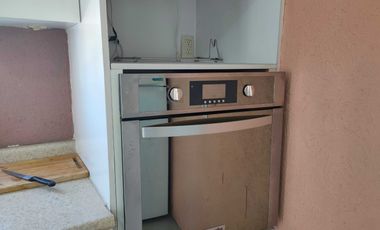 Recámara amueblada para dama en Valle Dorado