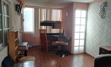 Recámara amueblada para dama en Valle Dorado