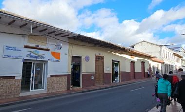 CASA CENTRAL EN VENTA