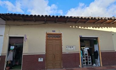 CASA CENTRAL EN VENTA