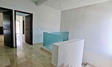 Casa en venta con Alberca zona sur pte dentro de Frac privado cerca del tec Tuxtla