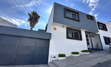 Casa en Venta en Lomas del Tecnológico muy cerca de Plaza San Luis.