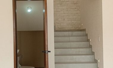 Casa en venta en Residencial Fresnos 4 recámaras - Cacalomacán