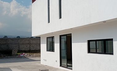 Casa en venta en Residencial Fresnos 4 recámaras - Cacalomacán