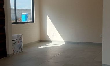 Casa en venta en Residencial Fresnos 4 recámaras - Cacalomacán