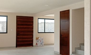 Casa en venta en Residencial Fresnos 4 recámaras - Cacalomacán