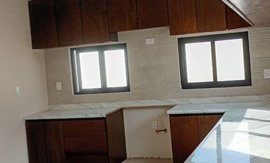 Casa en venta en Residencial Fresnos 4 recámaras - Cacalomacán