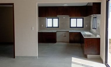 Casa en venta en Residencial Fresnos 4 recámaras - Cacalomacán