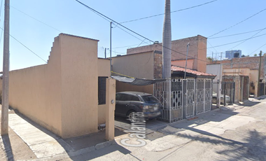 Casa en Venta en C. Calandrias, Loma Bonita, 47913 La Barca, Jal., México