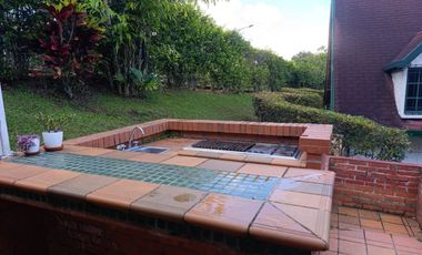 SE ARRIENDA CASA EN CONDOMINIO EL LAGO