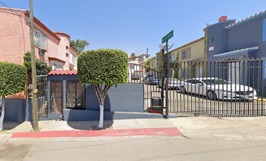 CASA EN FRACCIONAMIENTO EL VALLE EN TIJUANA B.C. !!!!!