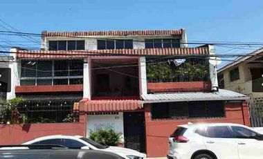 Departamento de venta en Urdesa Central frente al Santo Domingo de Guzmán