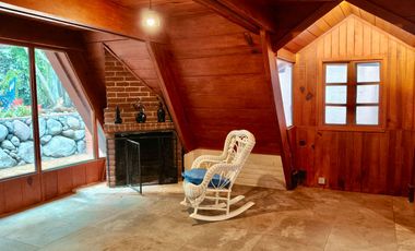 Chalet de madera en Barrio San Francisco | Condominio exclusivo (3 casas) | Jardín + terraza + balcón