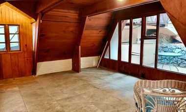Chalet de madera en Barrio San Francisco | Condominio exclusivo (3 casas) | Jardín + terraza + balcón