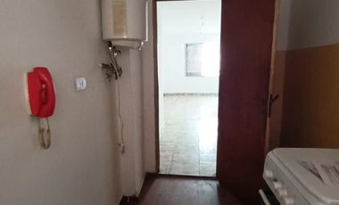 SE VENDE DPTO 2 DORM. EN CALLE SAN JERONIMO 351- PISO 4 -DPTO B-CENTRO