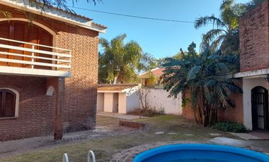 SE VENDE HERMOSA CASA -3 DORM, PISCINA Y DEP-CALLE ROQUE FUNES 1400, CBA.-