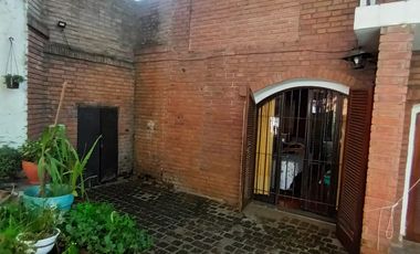 SE VENDE HERMOSA CASA -3 DORM, PISCINA Y DEP-CALLE ROQUE FUNES 1400, CBA.-