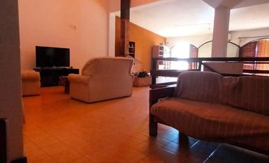 SE VENDE HERMOSA CASA -3 DORM, PISCINA Y DEP-CALLE ROQUE FUNES 1400, CBA.-